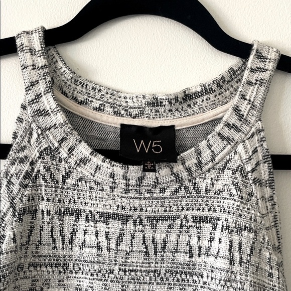 W5 Monochrome Geometric Tank Top - Picture 11 of 11